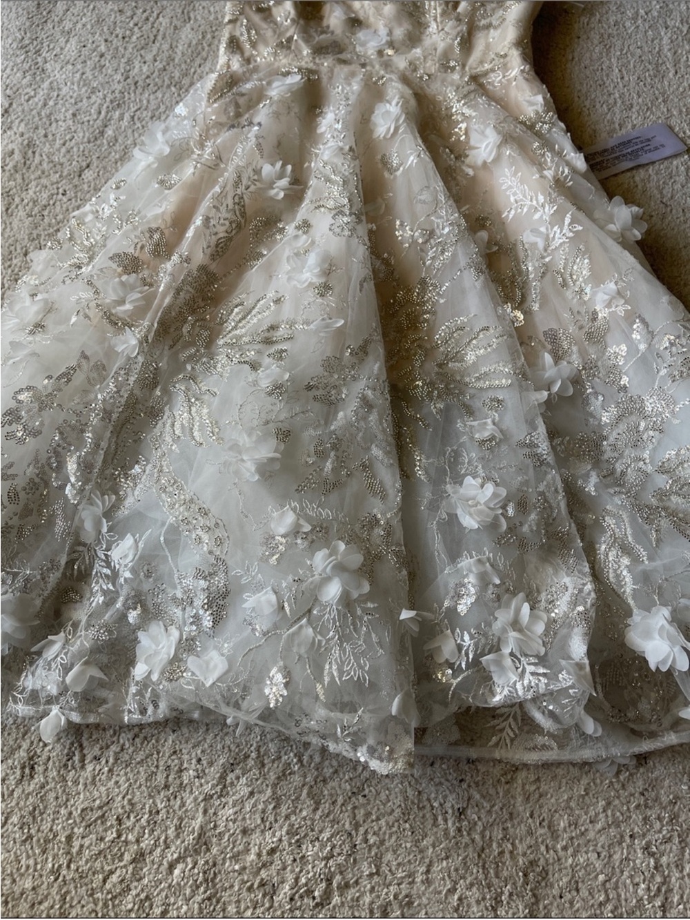 ✨NEW✨ Dress the Population Kailyn
Beaded Floral Embroidered Midi
Dress White - Picture 6 of 10